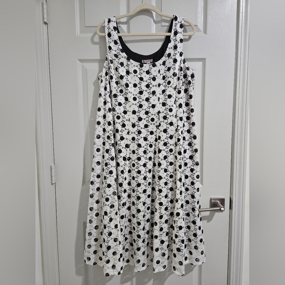 Chic Black and White Floral Maxi Dress